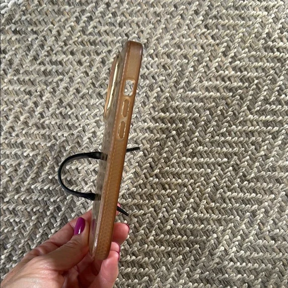 Loopy Case Gold Leopard | Metallic Edition iPhone 14 Pro Case - Picture 4 of 4